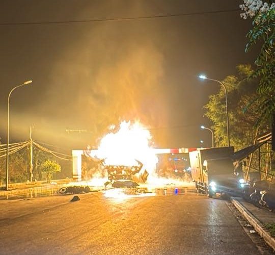 Camera hành trình ghi lại vụ nổ xe bồn ở Lạc Đạo‼️