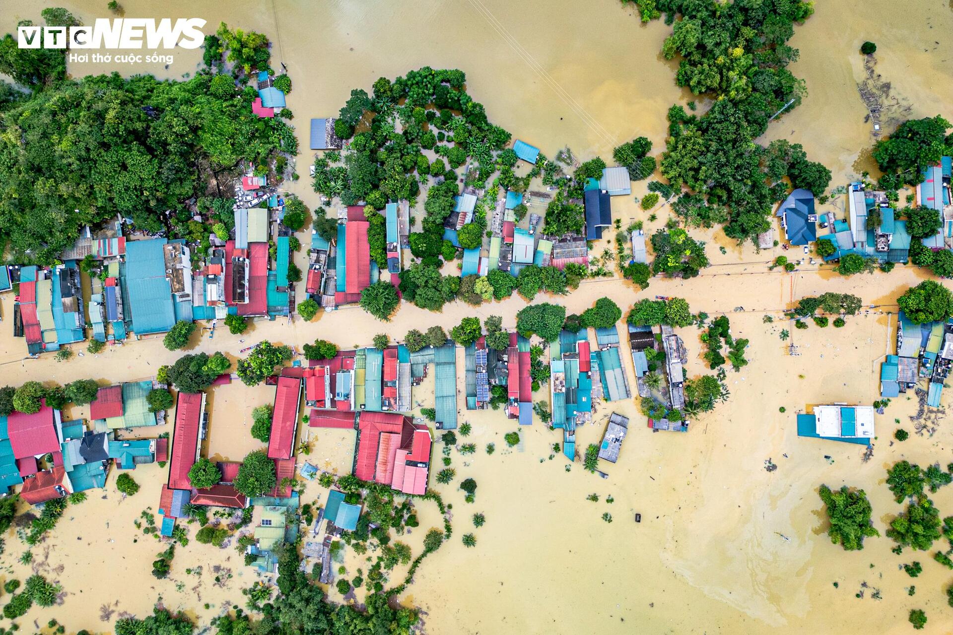 Tuyên Quang mênh mông nước lũ, nghìn ngôi nhà ngập đến tận nóc